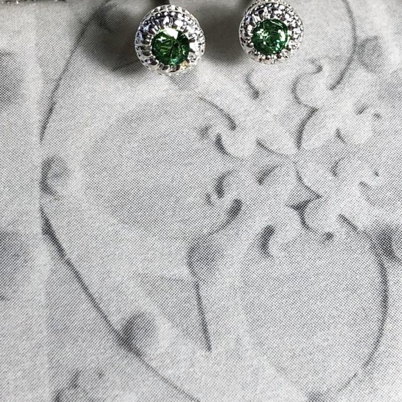 Alquimia Jewelry - NEW  EMERALD GREEN DIAMOND STUD EARRINGS